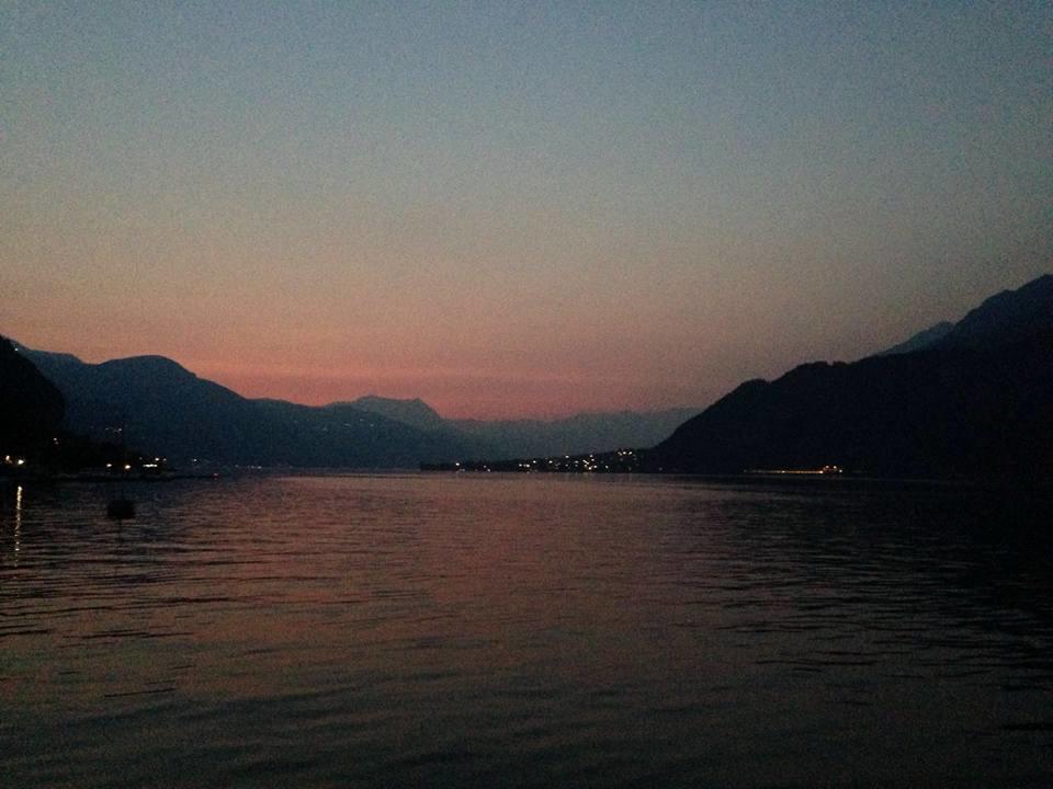 L For Lake Mandello del Lario Exterior foto